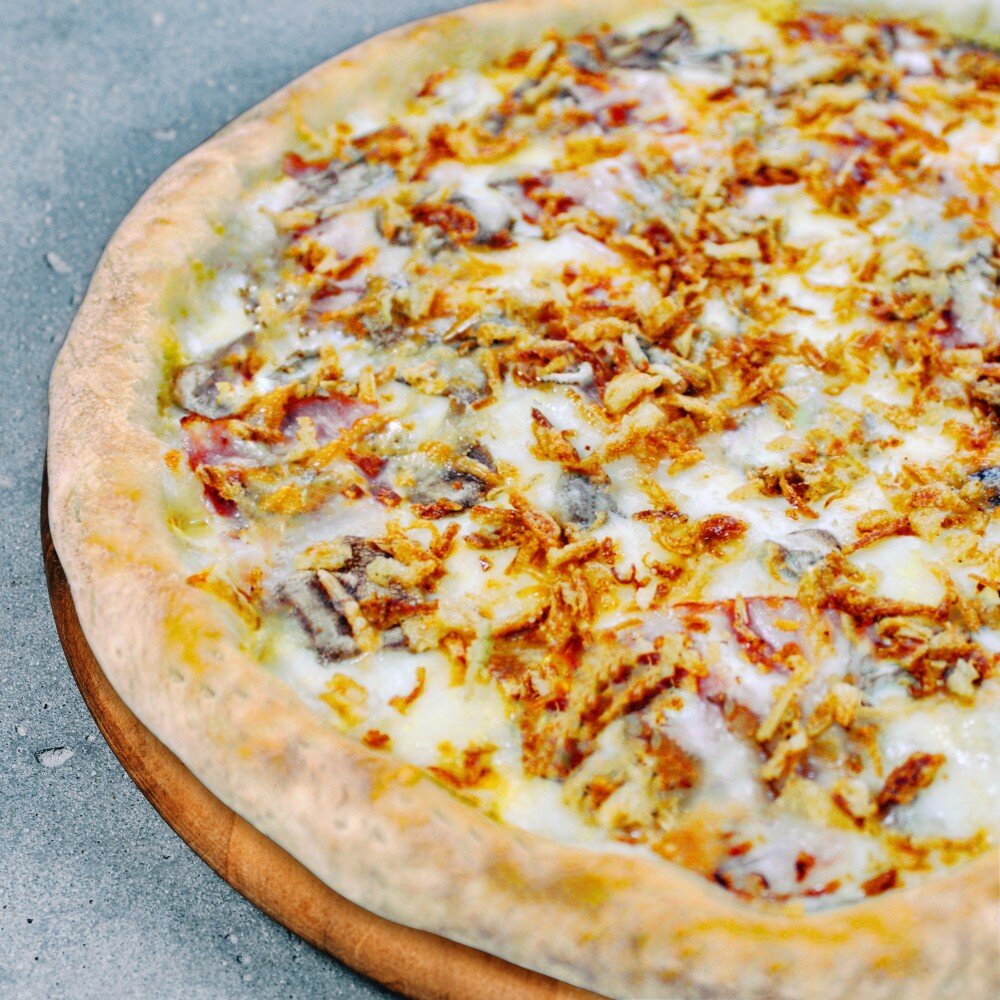 Бекон с шампиньонами и жареным луком