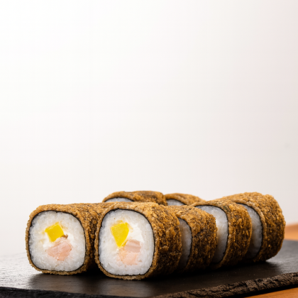 Ролл «Темпура с тунцом и такуаном»