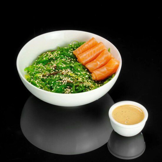 Чука с лососем салат