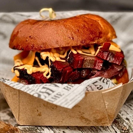 «Бургер с брискетом и соусом гриль тейсти»