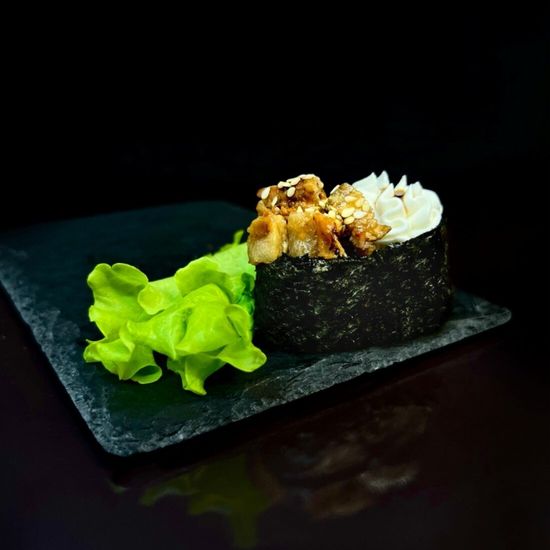 Острый гункан угорь ✼ 1 шт.