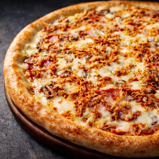 Бекон с шампиньонами и хрустящим луком