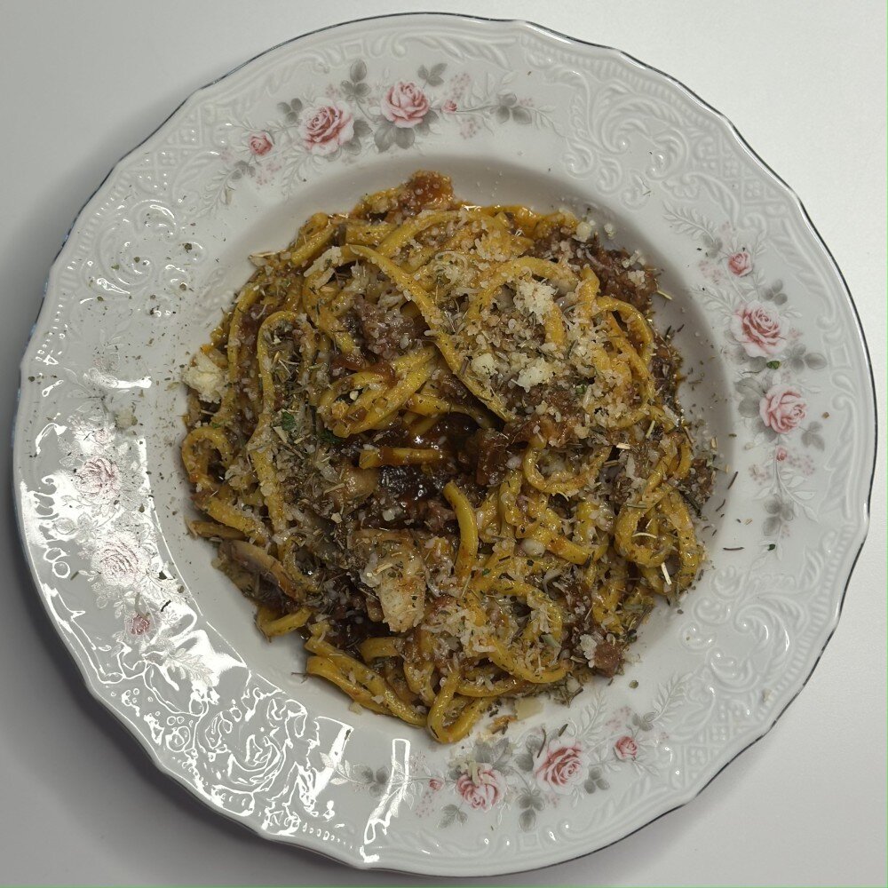 Паста с колбасками и грибами