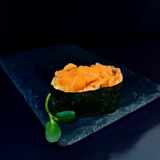 Острый гункан сяке 1 шт.