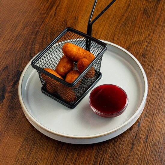 Сырные палки с соусом