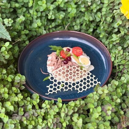 Салат Праздничный с говядиной, грибами и полесской клюквой