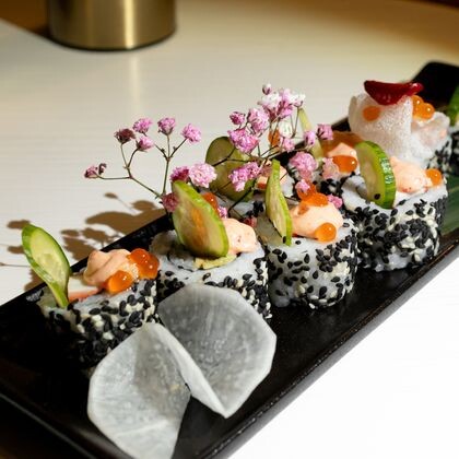 Ролл «Калифорния сяке кунжут»