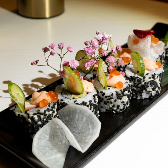 Ролл «Калифорния сяке кунжут»