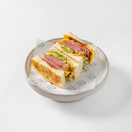 Катсу сандоз, пастрами, спайси