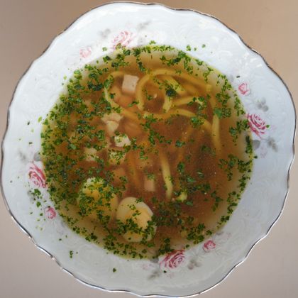 Бульон с цыпленком и лапшой