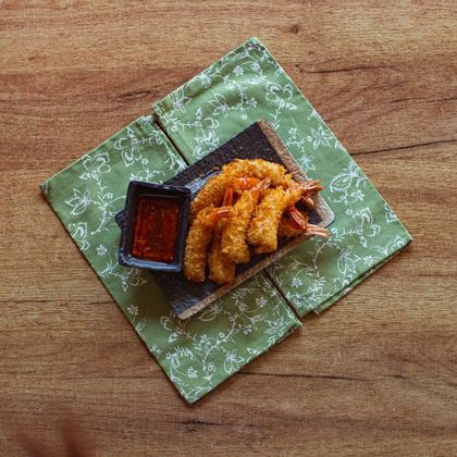 Креветки темпура с соусом