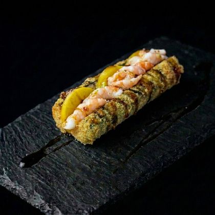 Ролл дог с креветкой и персиком