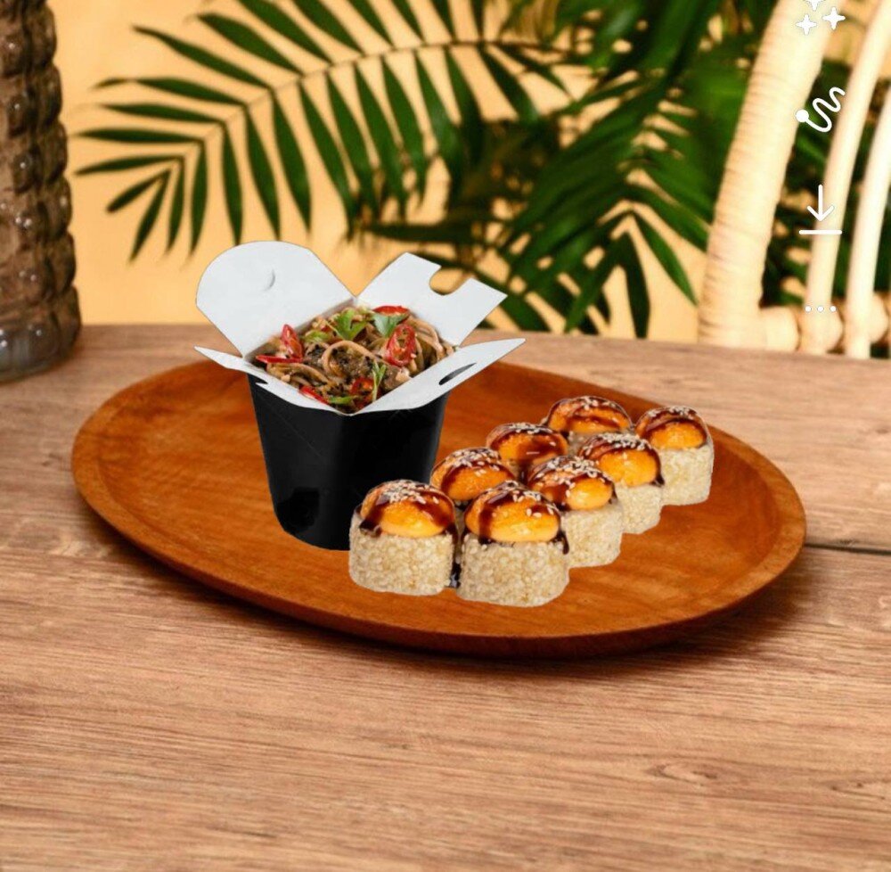 Вок с курицей + ролл дня