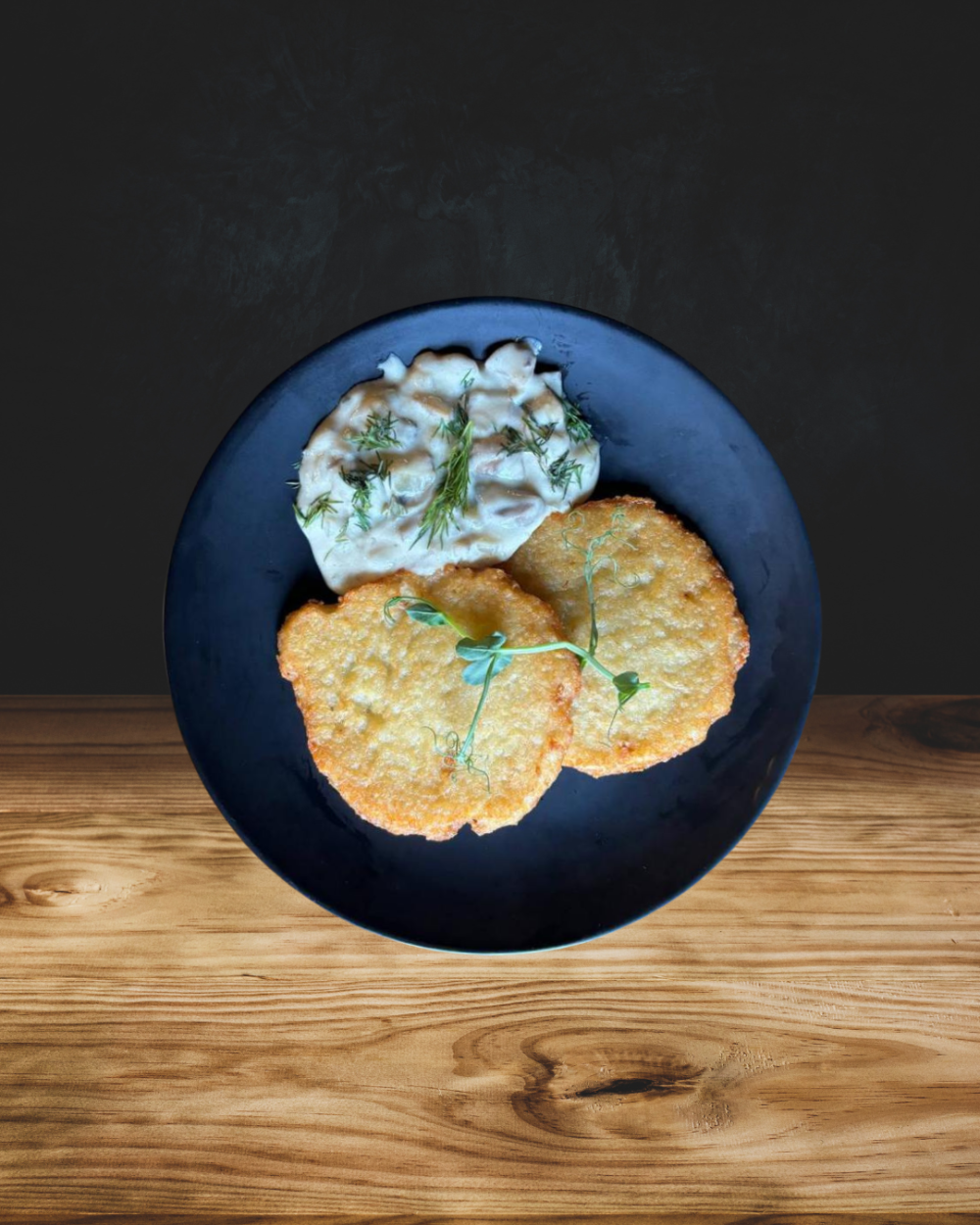 Драники с грибами и сливочным соусом