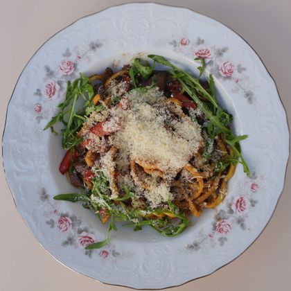 Паста с говядиной и овощами