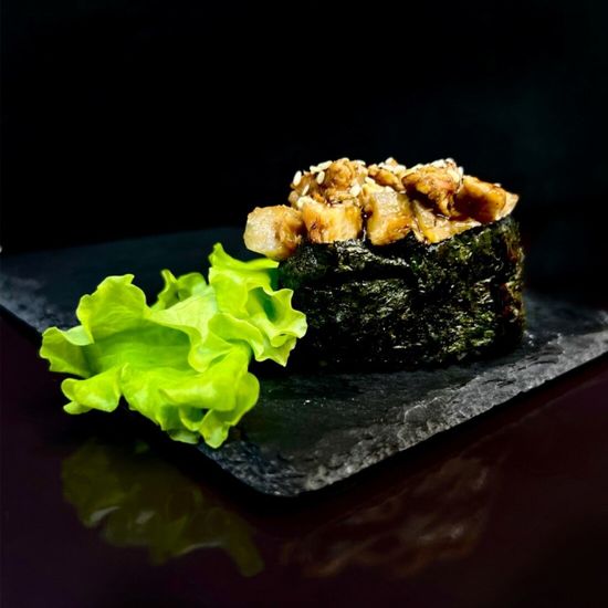 Острый гункан угорь 1 шт.