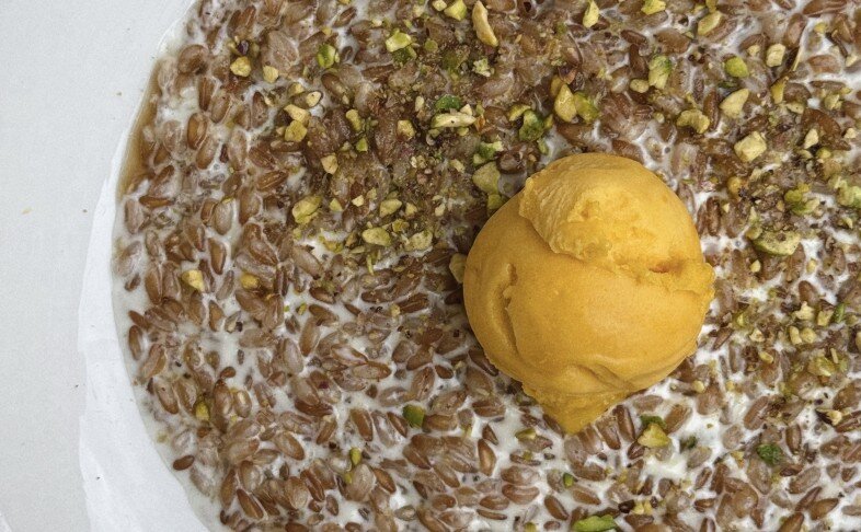 Сливочная полба с сорбетом и кленовым сиропом