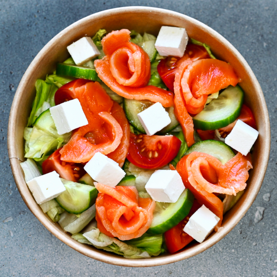 Салат с форелью