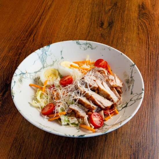 Цезарь с куриным бедром