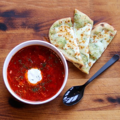 Борщ Домашний  с чесночным хлебом