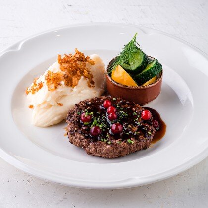 Говяжья котлета с пюре и соусом демиглас