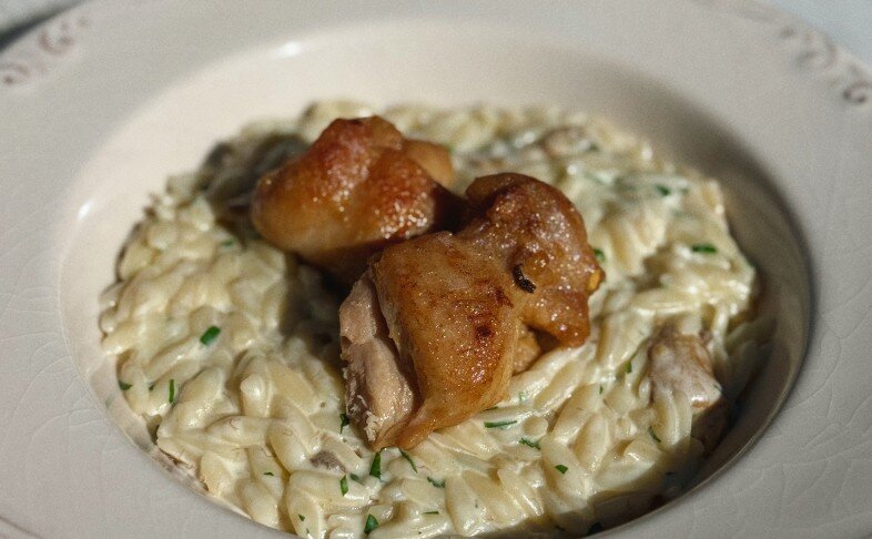 Орзо с цыплёнком и белыми грибами