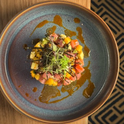 Тартар с тунцом и хурмой