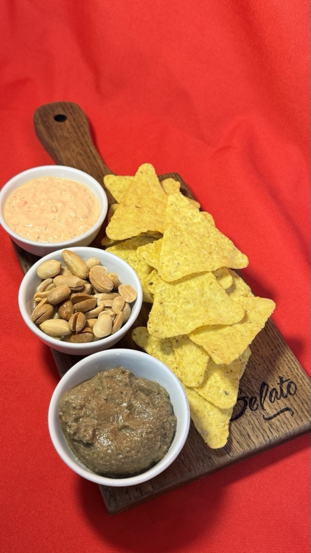 Закуска Nachos con salese / к пиву