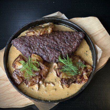 Котлета из мяса оленя, фаршированная грибами, с ленивыми драниками