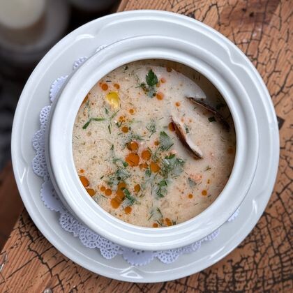 Калифорнийский чаудер с кукурузой, беконом и морепродуктами