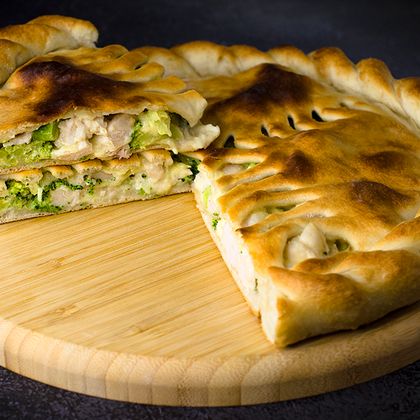 Пирог с курицей и брокколи