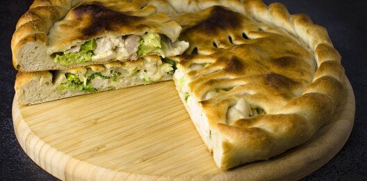 Пирог с курицей и брокколи