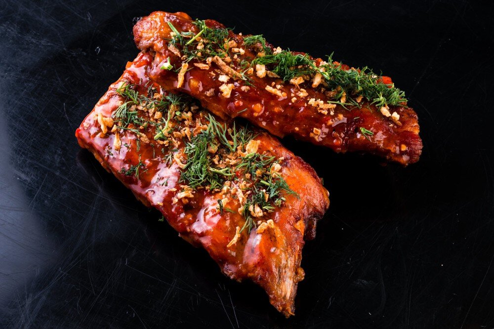 Ребра гриль с глазурью из пикантного острого соуса