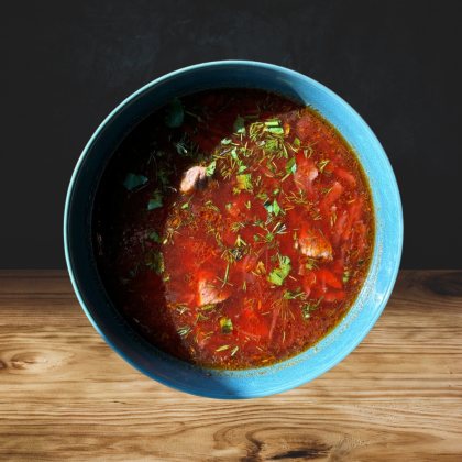 Борщ с говядиной и сметаной