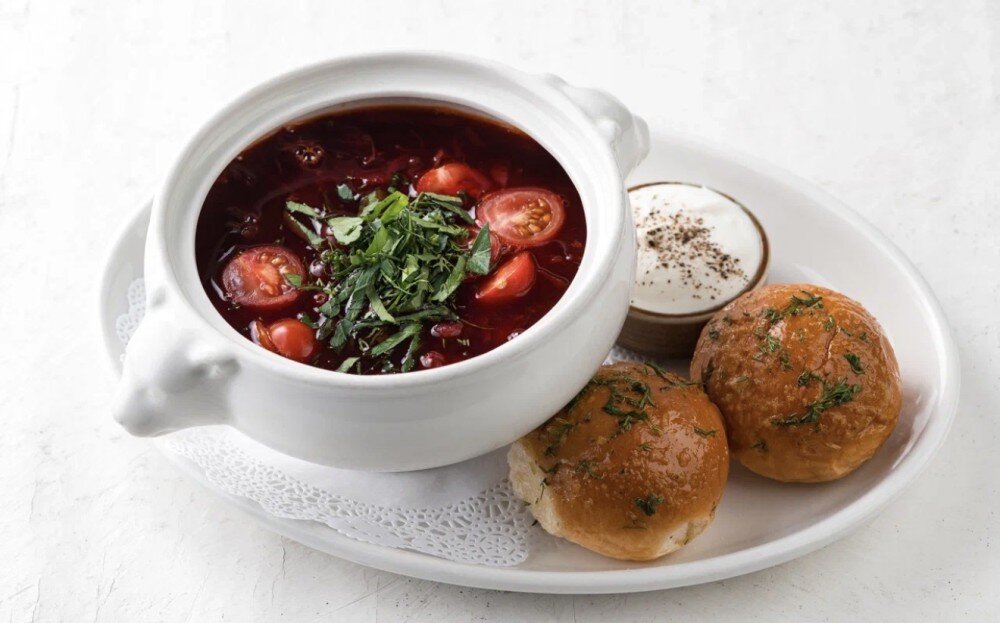 Борщ с пампушками и сметаной