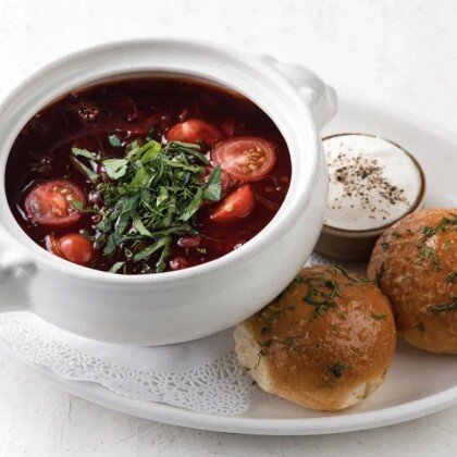 Борщ с пампушками и сметаной