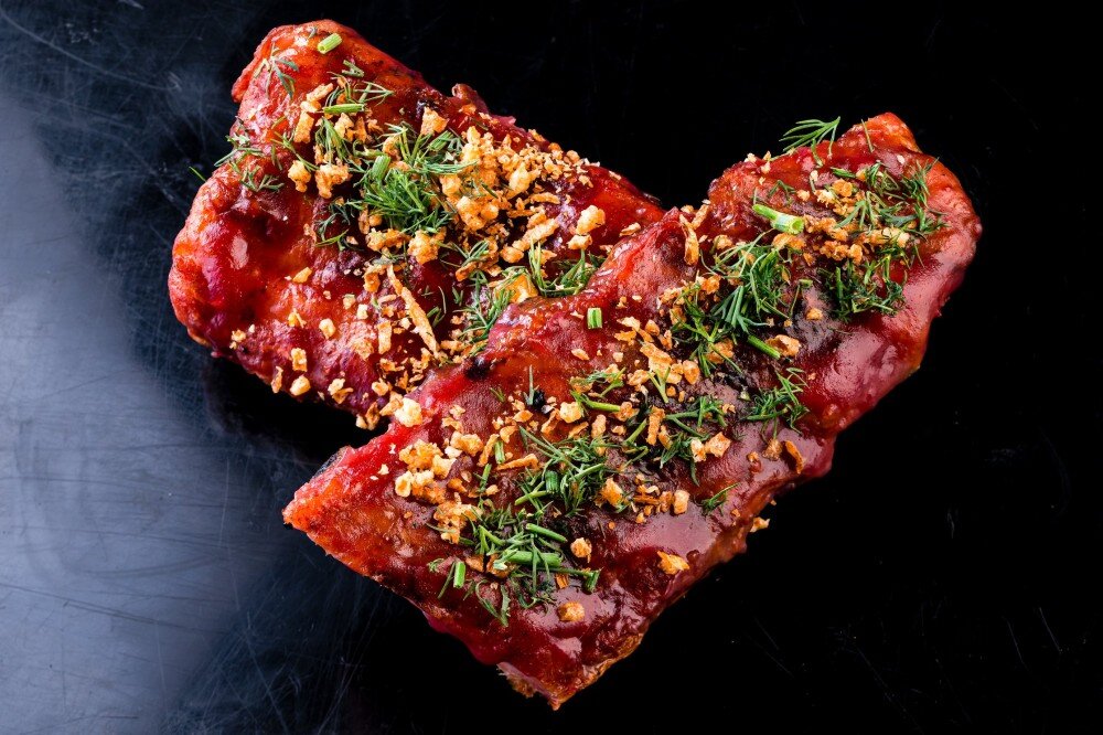 Ребра гриль с глазурью из ягодного соуса