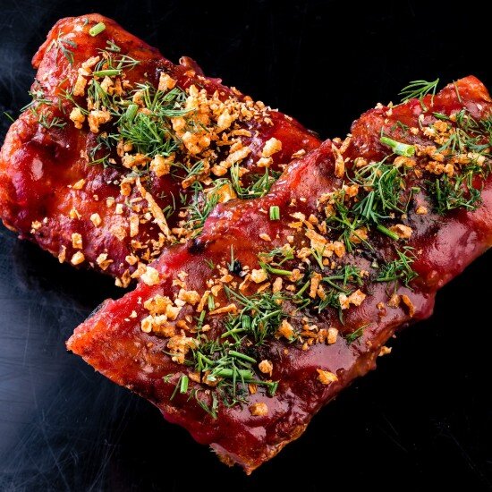 Ребра гриль с глазурью из ягодного соуса