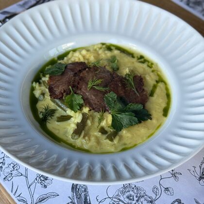 Ризотто с копченым ростбифом, выдержанным сыром и зеленым маслом