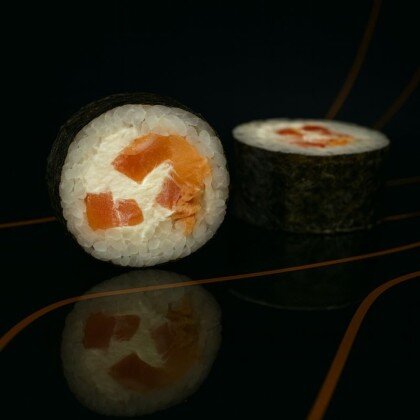 Футомак с жареным лососем и томатом