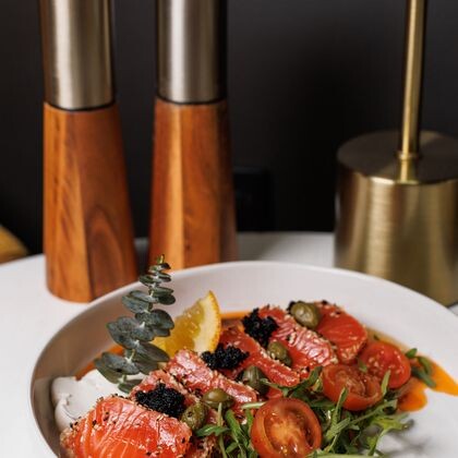 Лосось татаки с азиатским соусом