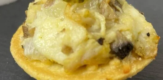 Тарталетка запечённая с курицей и грибами