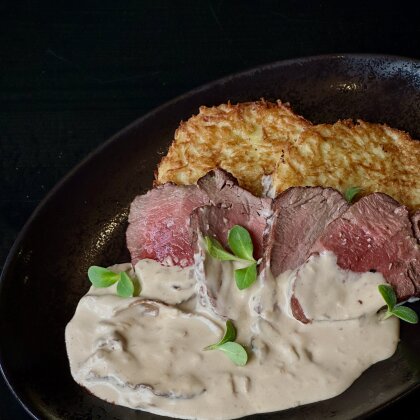 Драники со стейком из говяжьей вырезки