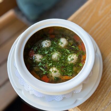 Минестроне с пастой и мясными фрикадельками